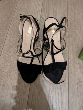 Black Strappy Women’s Sandals